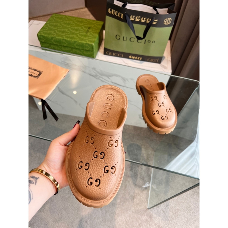 G*u*i slippers